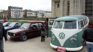 Retrouvailles avant départ de Vincennes pour la manif "Touches pas à mon ancienne"