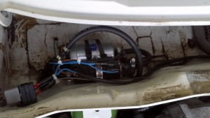 Détail du montage d'autodestruction du vehicule (j'ai ajouté un accu recupéré avec la pompe sur un caddy Gti)