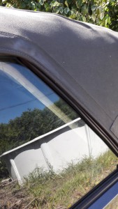 La on voie que la capote n'avance pas assez d’où l’écart sur la vitre arrière !!