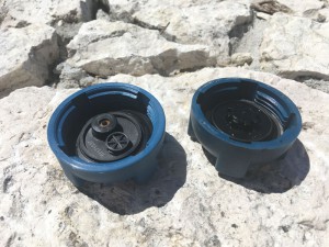bouchon bleu dessous.JPG