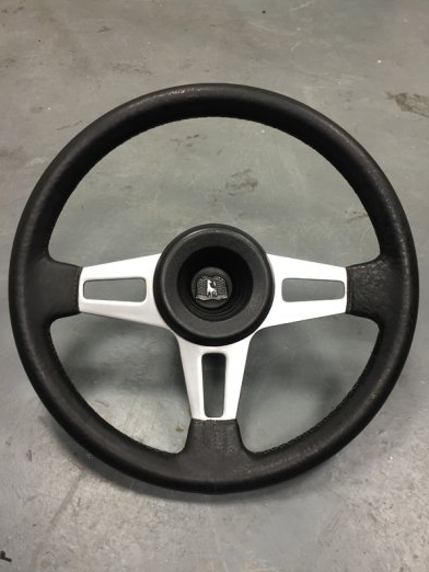 Volant sport 3 branches (option).PNG